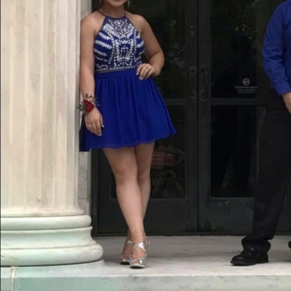 HOMECOMING DRESS!! - Picture 3 of 4